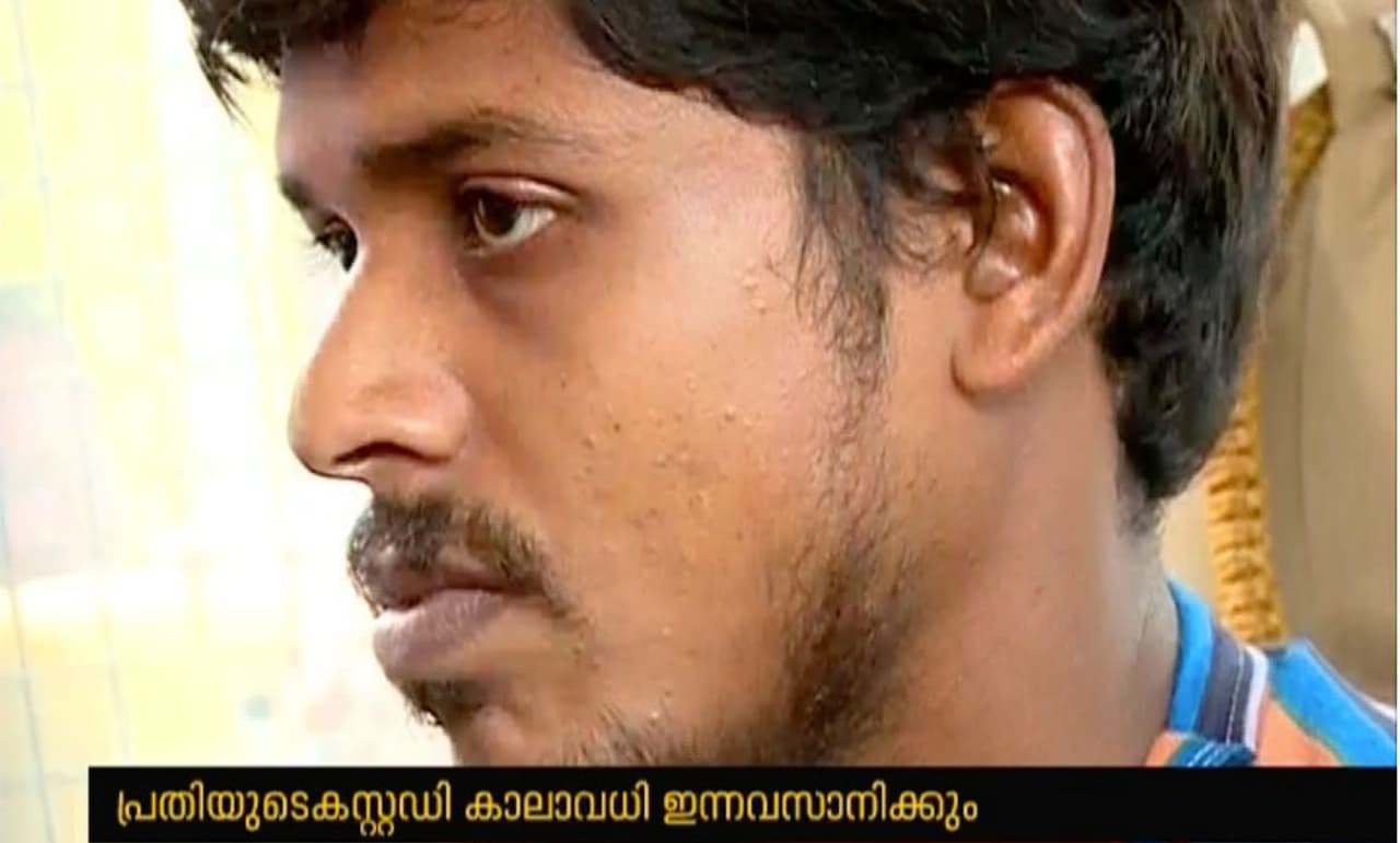 ഇതാണ് ജിഷ വധക്കേസ് പ്രതി അമീറുള് ഇസ്ലാം! ഇതാണ് ജിഷ വധക്കേസ് പ്രതി അമീറുള് ഇസ്ലാം!