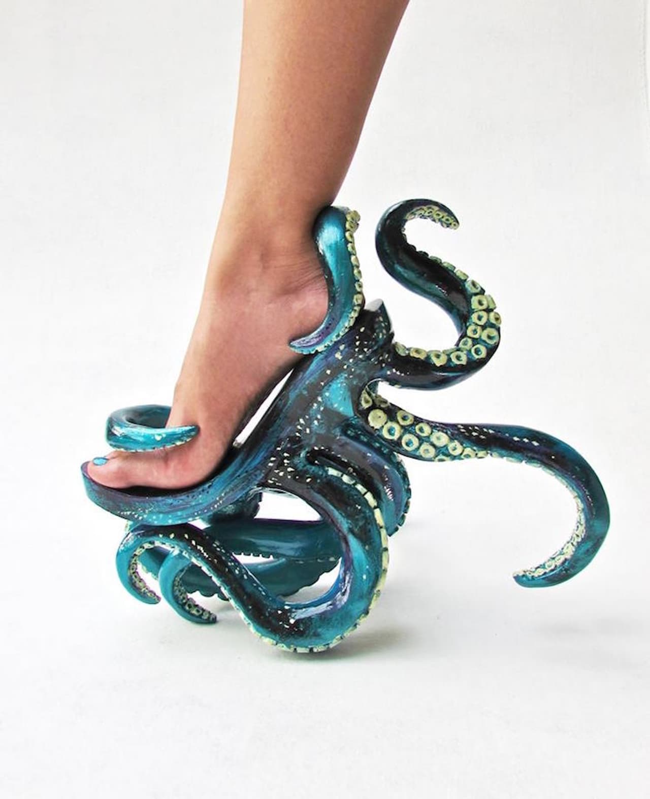 Weird heels that exist for some apparent reason Weird heels that exist for some apparent reason
