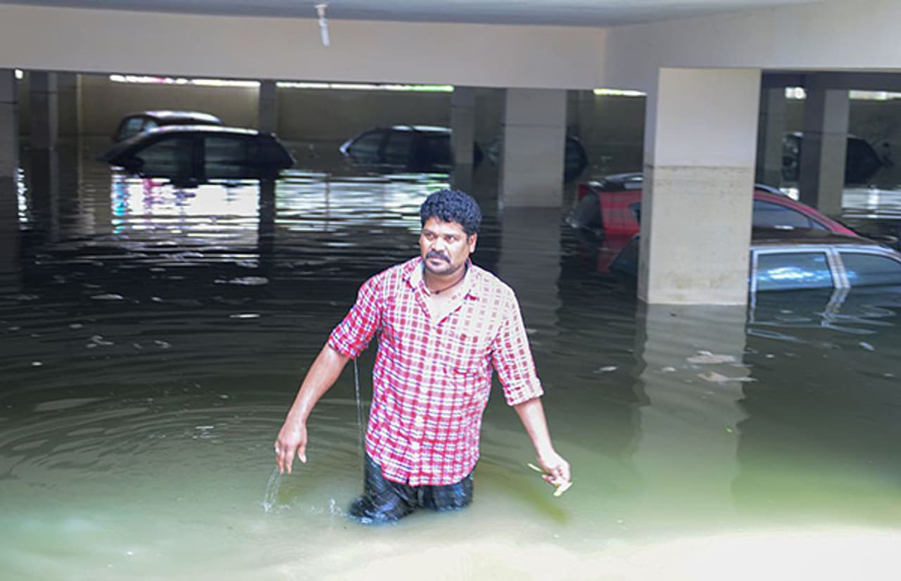 In Pics: Heavy rains bring Hyderabad to a grinding halt In Pics: Heavy rains bring Hyderabad to a grinding halt