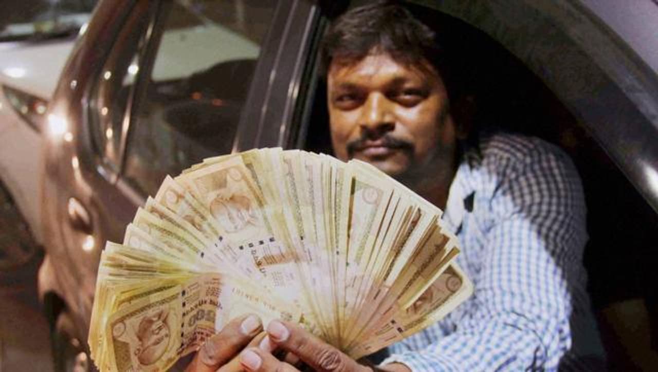 PICS: Panic, chaos across cities after ₹500,1000 ban