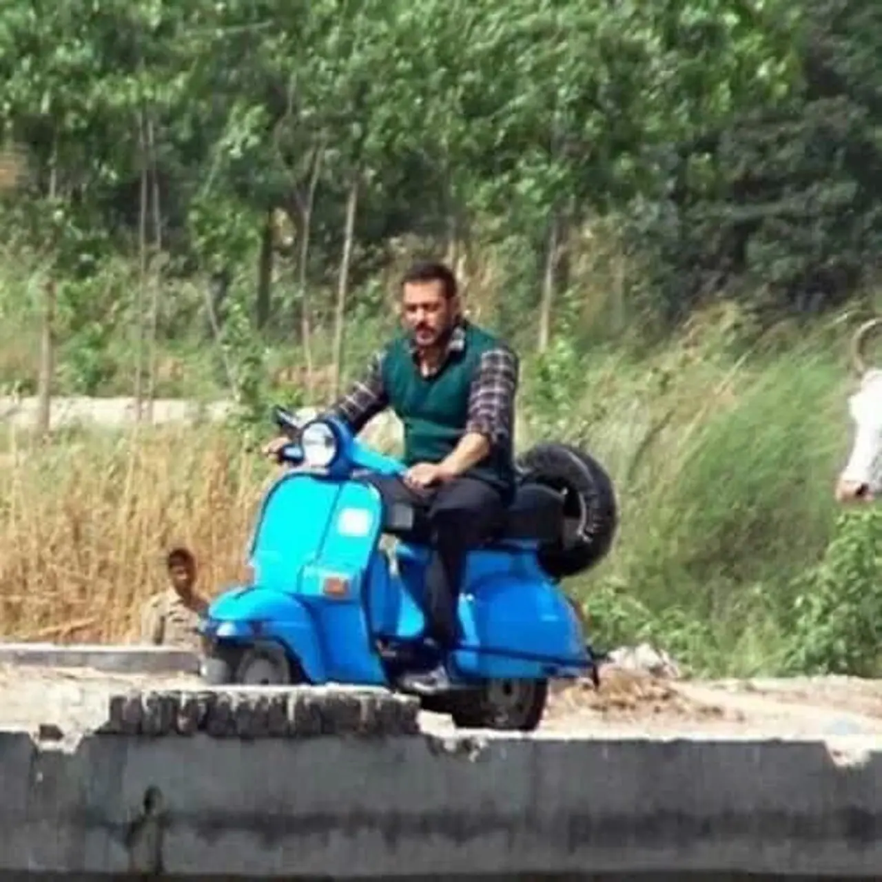 Pic: Bollywood connection of Bajaj Chetak on its come back