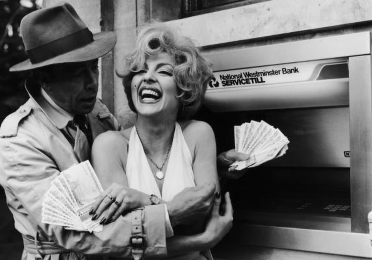 Why is it better to date older men? Why is it better to date older men?