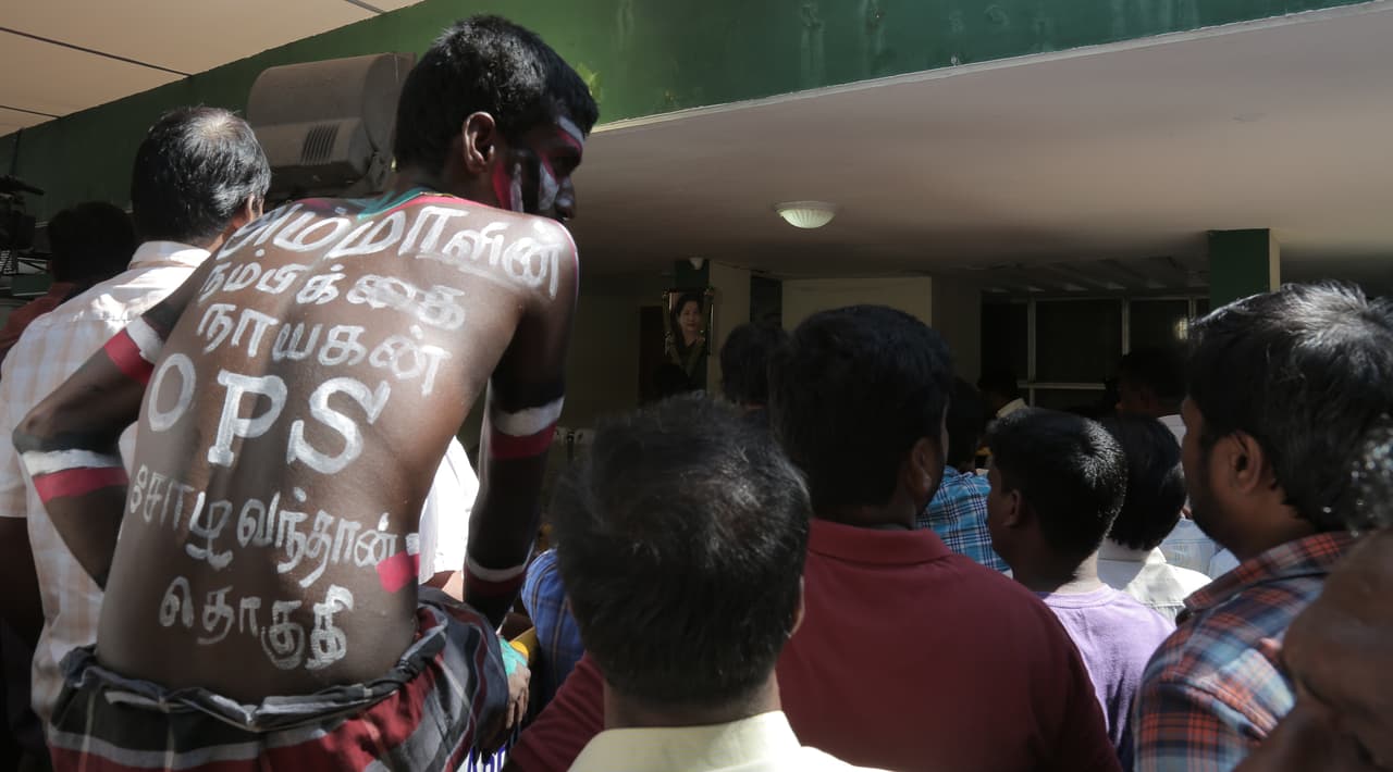 OPS supporters camp outside his house as crisis deepens OPS supporters camp outside his house as crisis deepens