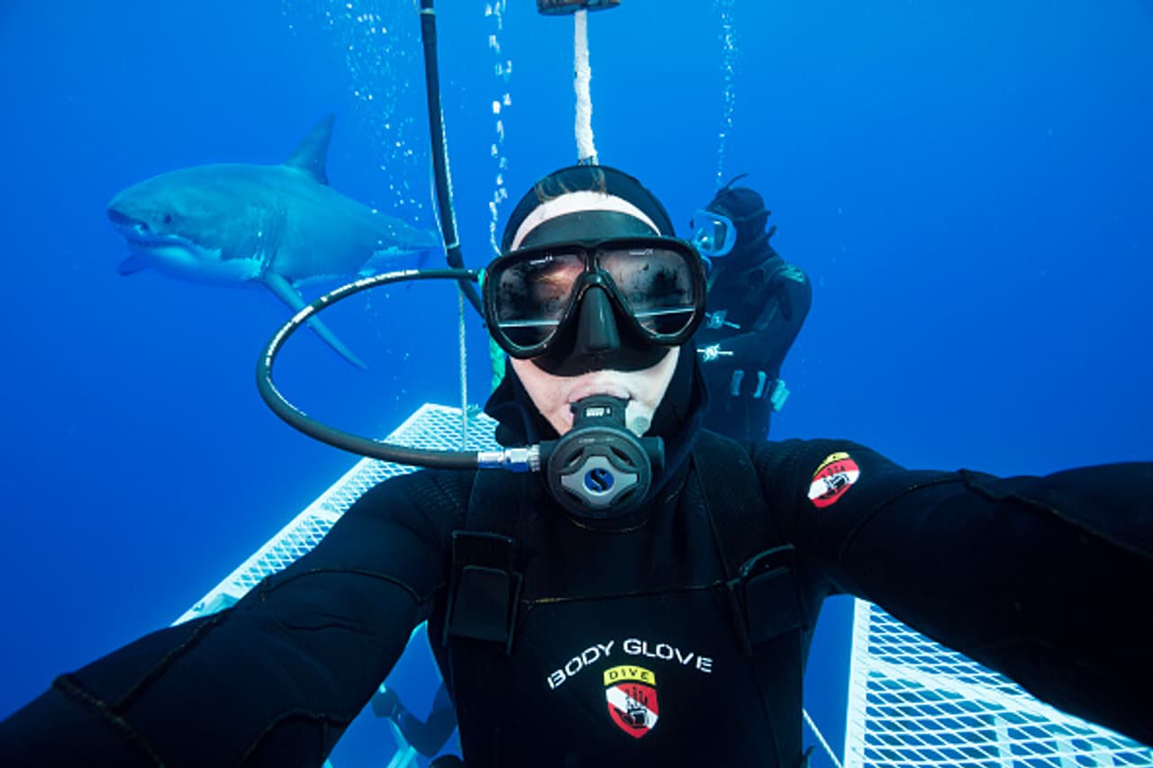 Watch: The Art of Extreme Selfie taking Watch: The Art of Extreme Selfie taking