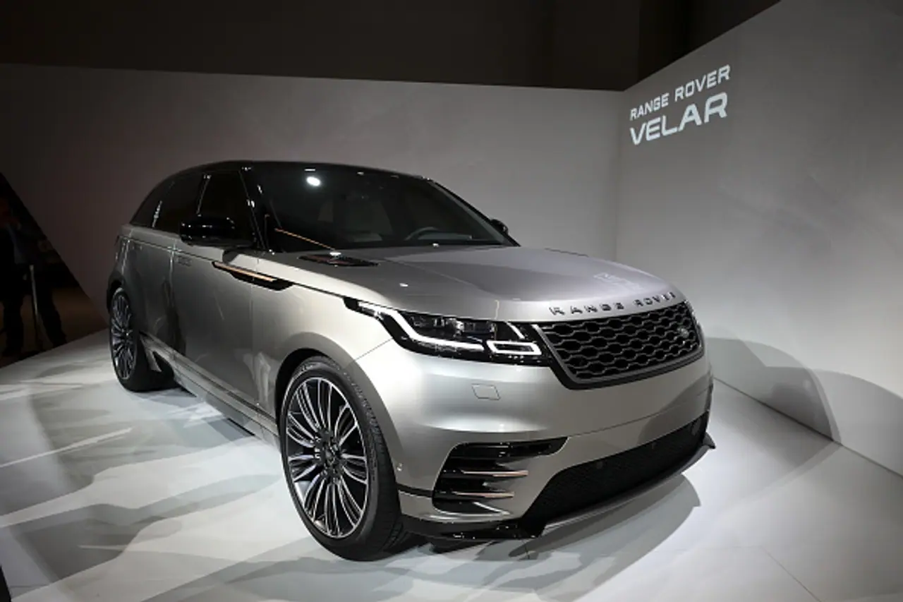 Range Rover Velar 2017 looks every bit like a stylish SUV Range Rover Velar 2017 looks every bit like a stylish SUV