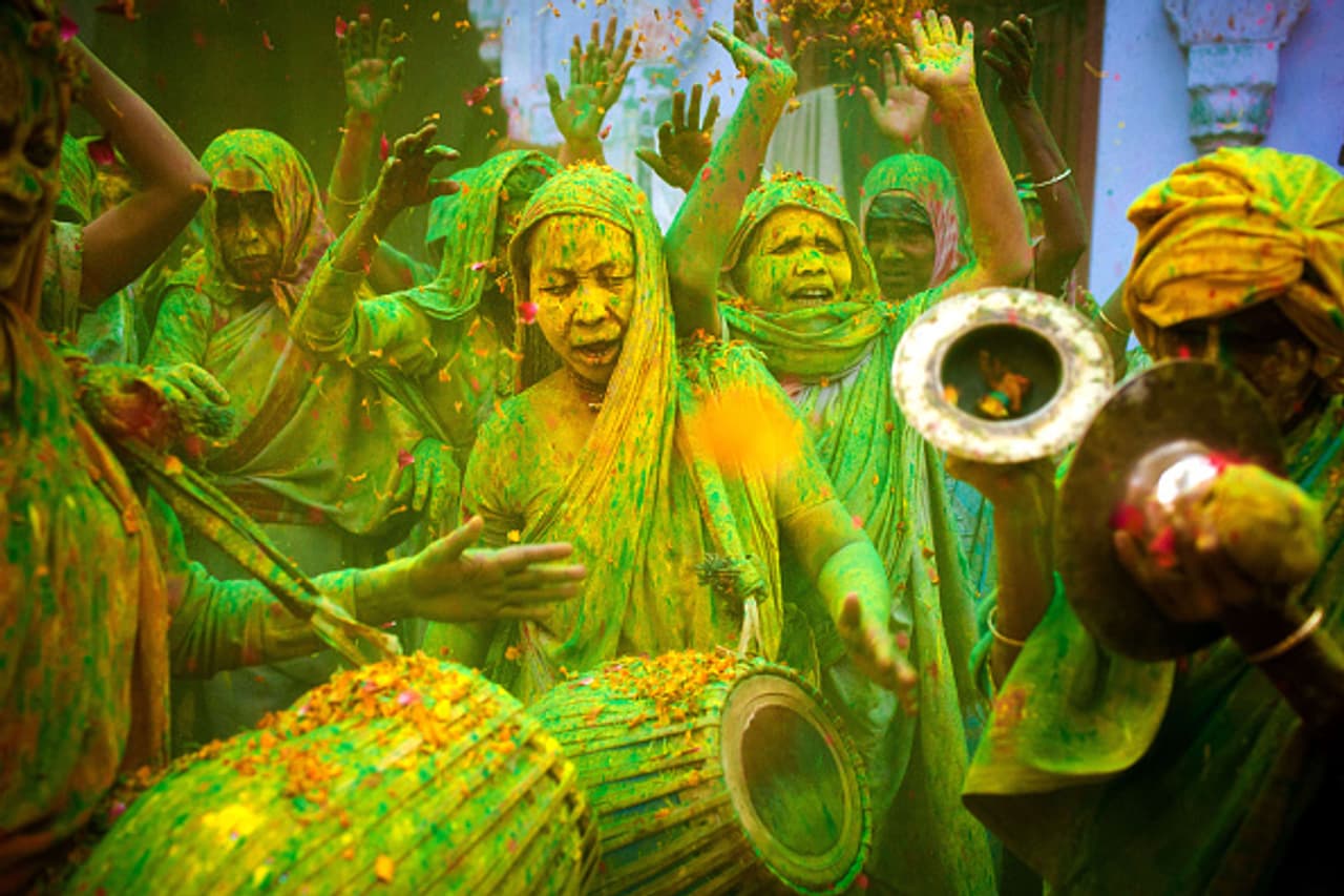 In Pics: Here's how Vrindavan's widows colour up their lives In Pics: Here's how Vrindavan's widows colour up their lives
