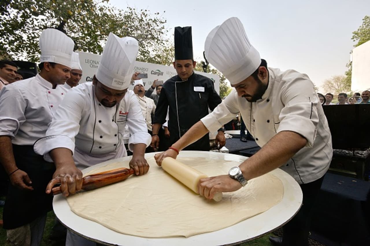 Indian Chefs Made World's Largest Bhatura At 4ft 2 Inches Indian Chefs Made World's Largest Bhatura At 4ft 2 Inches