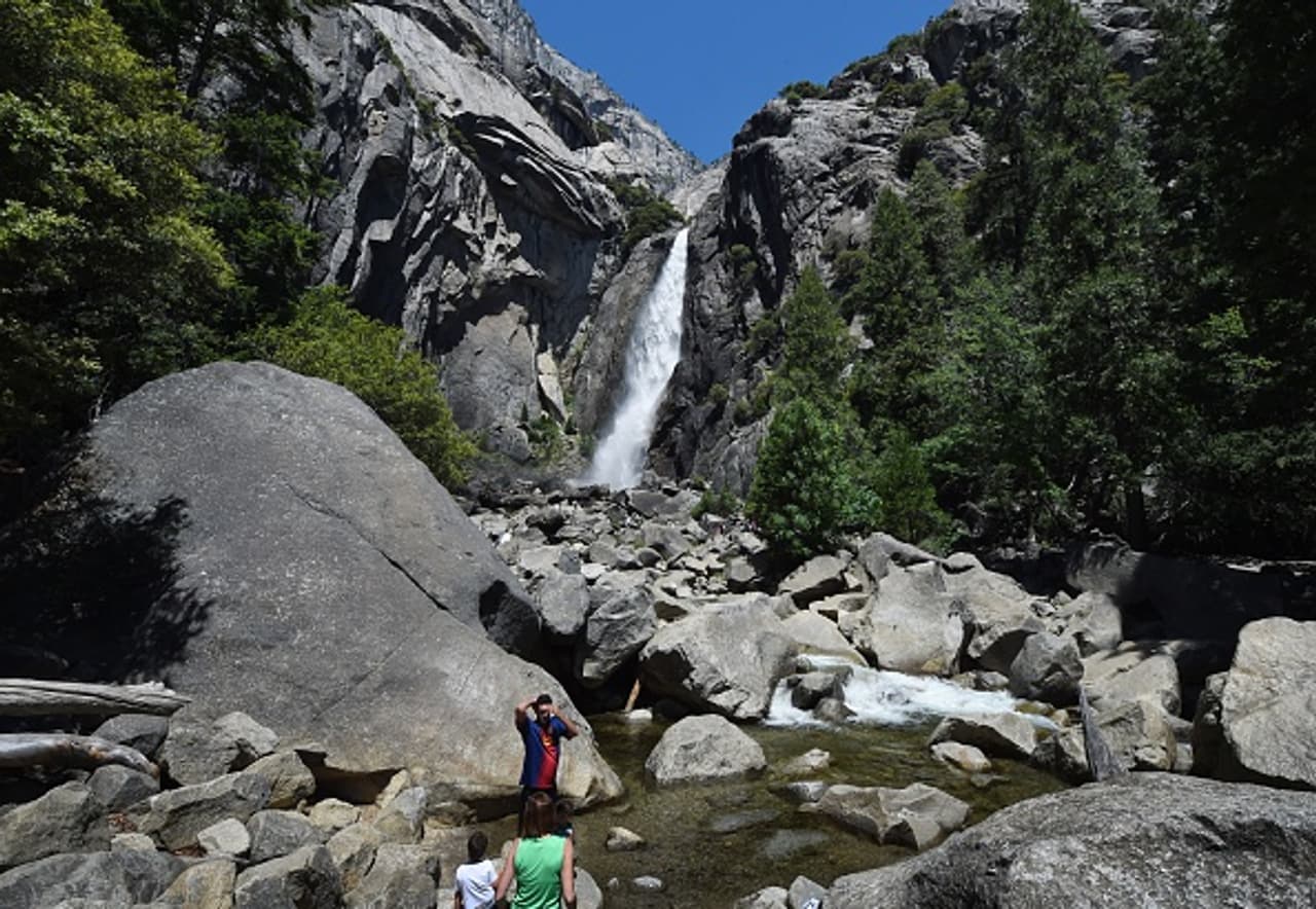 10 enchanting waterfalls you should visit [Photos]