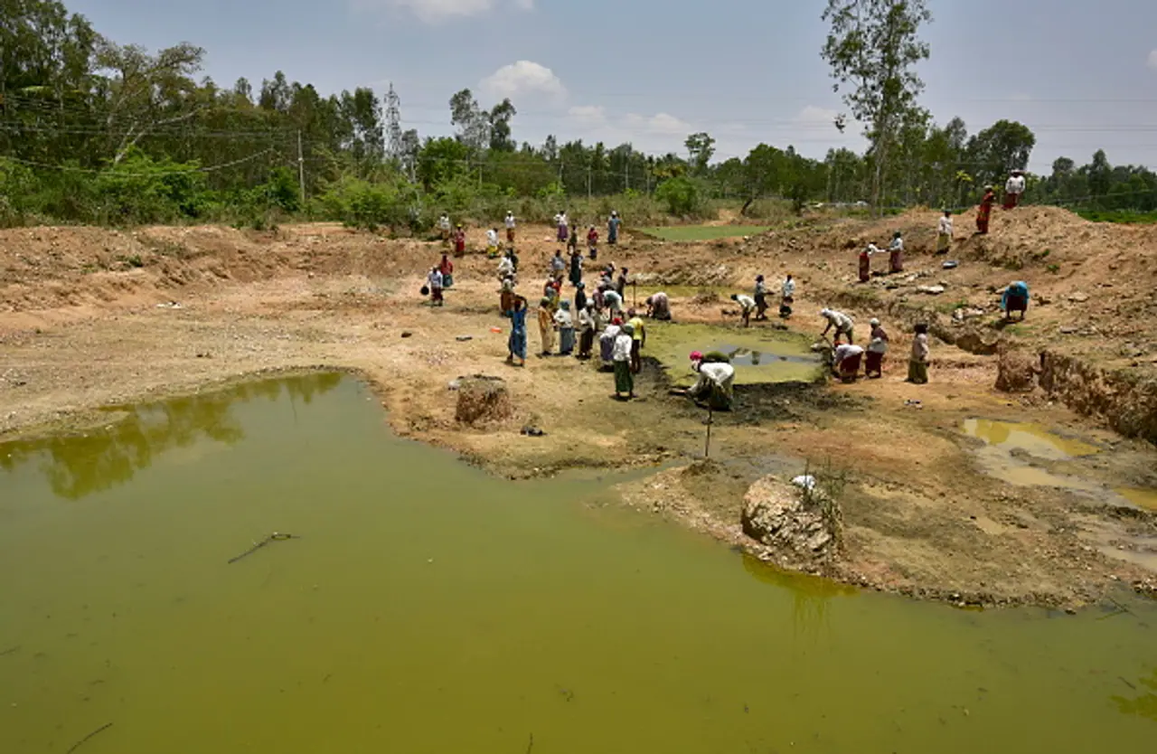 In pics: 3000 Mandya women labour in the sun to revive lakes In pics: 3000 Mandya women labour in the sun to revive lakes