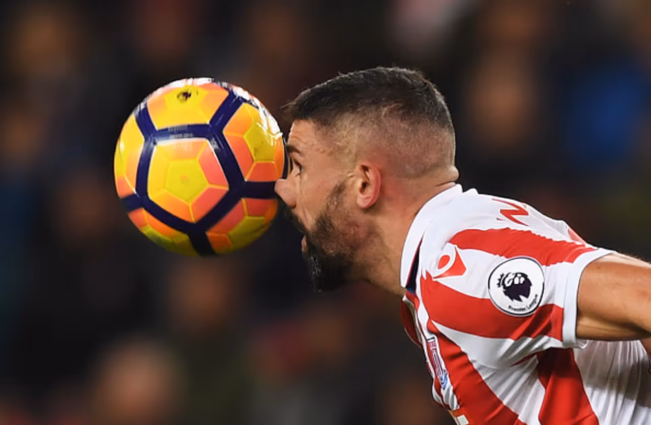 <p>Jonathan Walters of Stoke City controls the ball with his nose during the Premier League match between Stoke City and Southampton at Bet365 Stadium on December 14, 2016 in Stoke on Trent, England. (Photo by Michael Regan/Getty Images)</p> <p>Jonathan Walters of Stoke City controls the ball with his nose during the Premier League match between Stoke City and Southampton at Bet365 Stadium on December 14, 2016 in Stoke on Trent, England. (Photo by Michael Regan/Getty Images)</p>