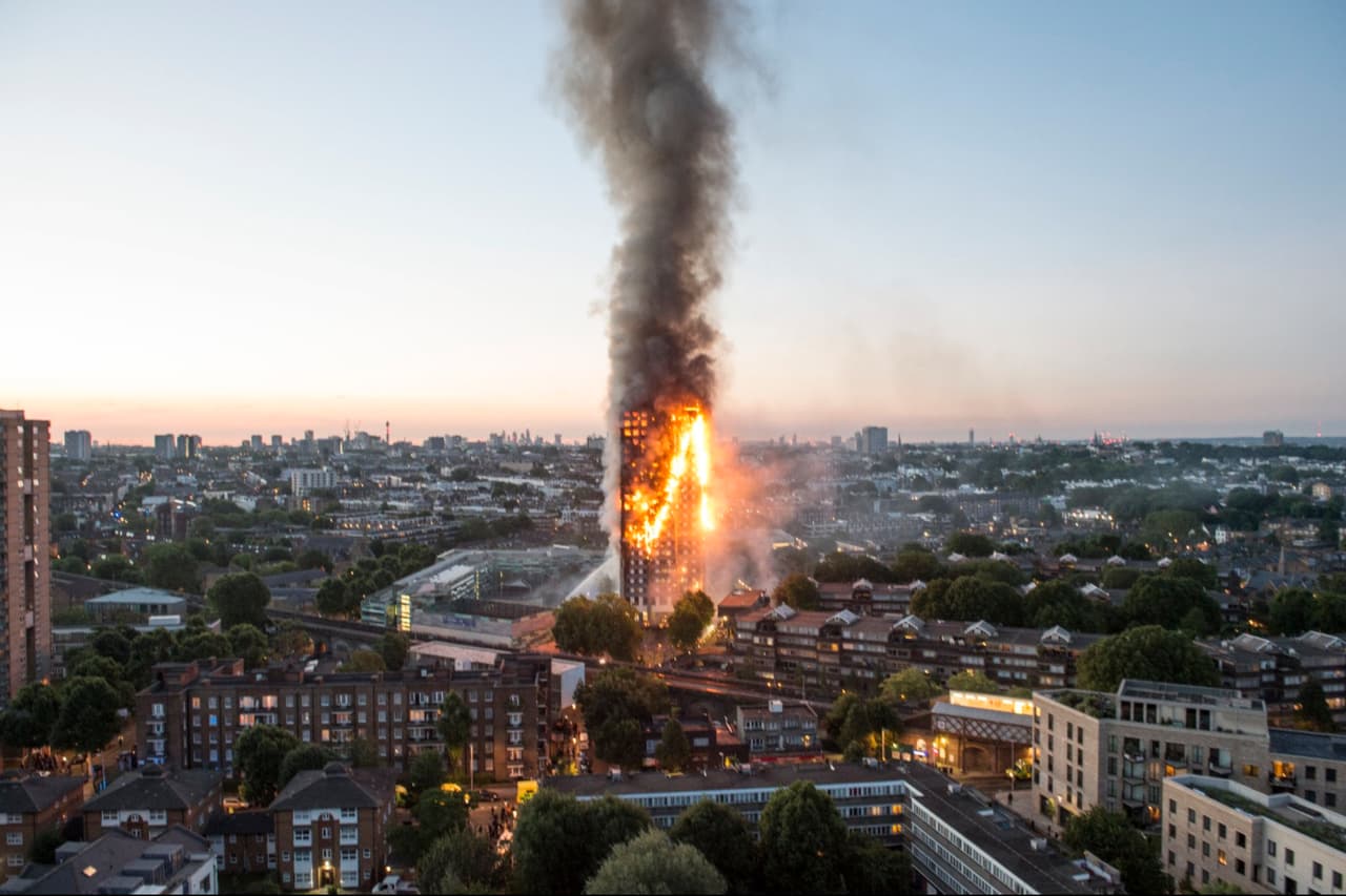 London: 16 chilling photos of massive fire at Grenfell Tower London: 16 chilling photos of massive fire at Grenfell Tower