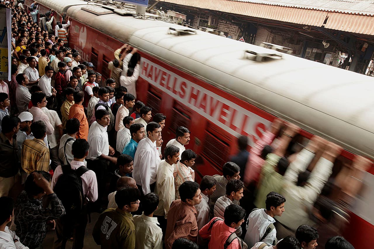 10 photos of overcrowded Indian trains will amaze you 10 photos of overcrowded Indian trains will amaze you