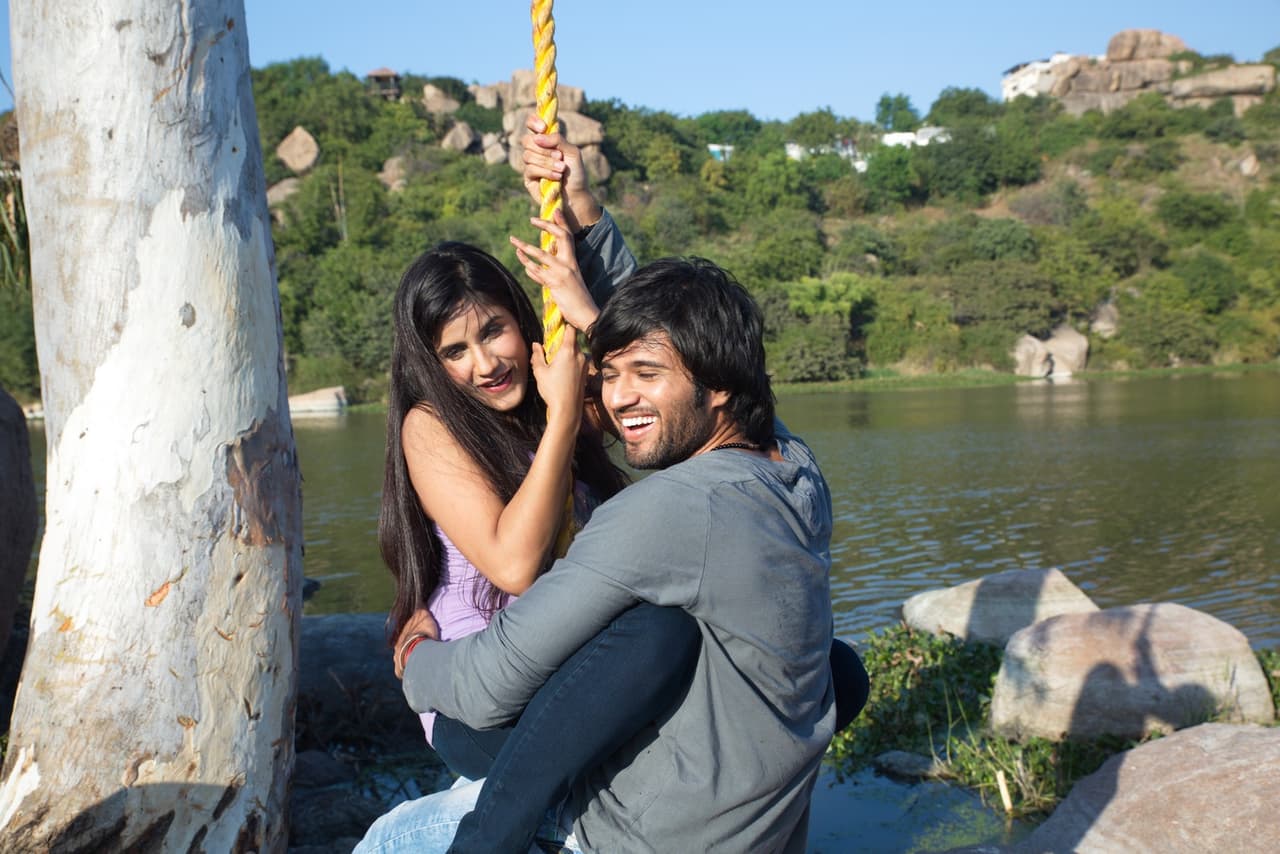 ‘ఏ మంత్రం వేశావే’ మూవీ స్టిల్స్ ‘ఏ మంత్రం వేశావే’ మూవీ స్టిల్స్