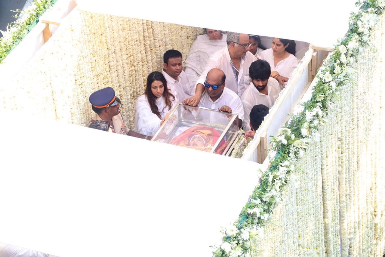 శ్రీదేవి అంతిమ యాత్ర ఫోటోస్