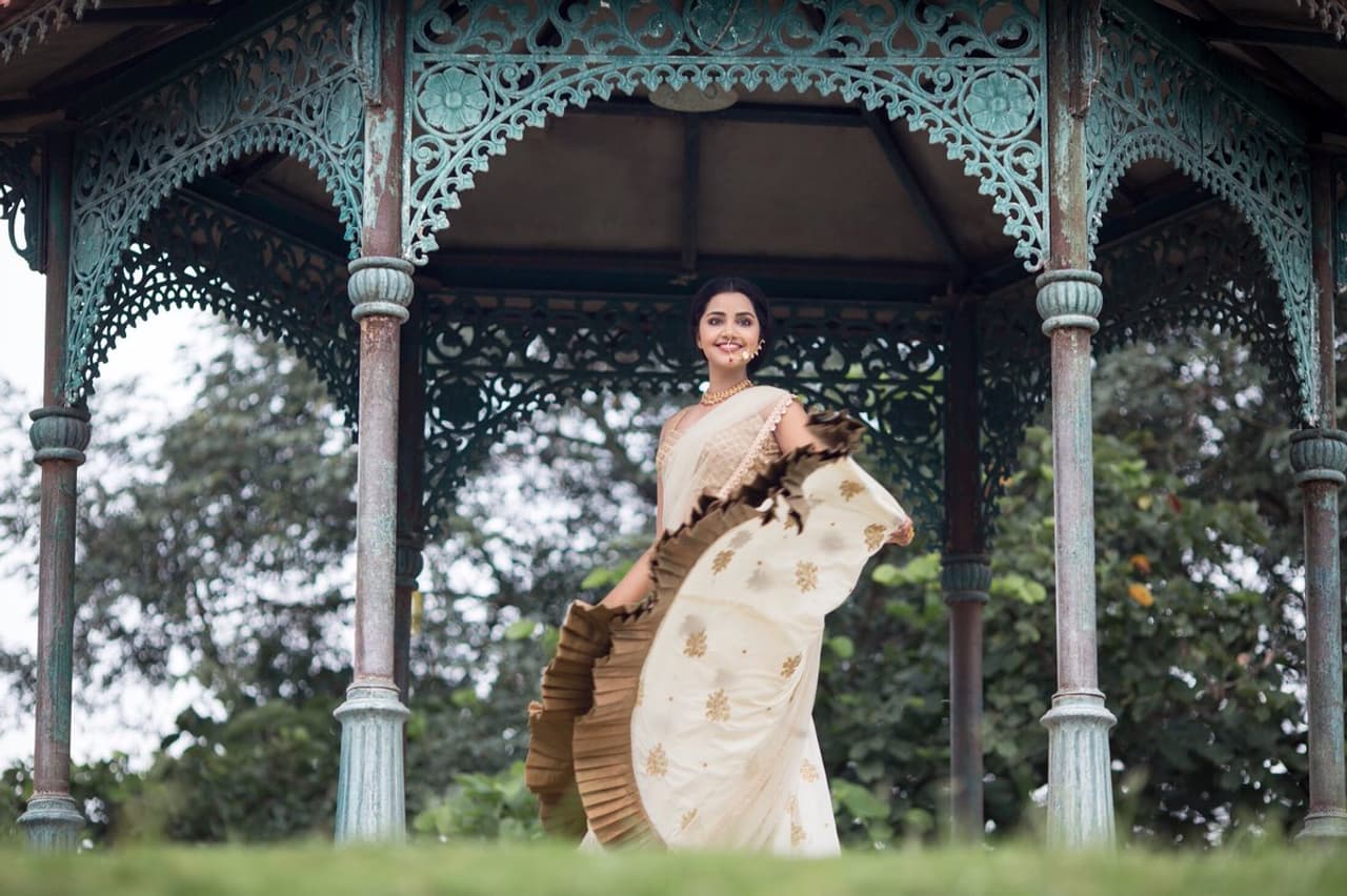 అనుపమ పరమేశ్వరన్ లేటెస్ట్ గ్యాలరీ అనుపమ పరమేశ్వరన్ లేటెస్ట్ గ్యాలరీ