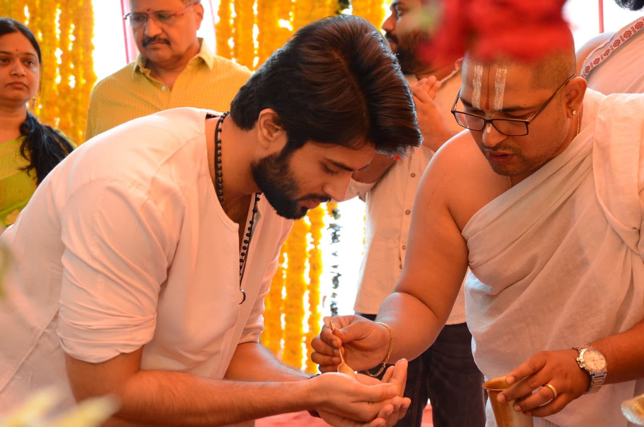 విజయ్ దేవరకొండ కొత్త సినిమా ప్రారంబోత్సవ గ్యాలరీ విజయ్ దేవరకొండ కొత్త సినిమా ప్రారంబోత్సవ గ్యాలరీ