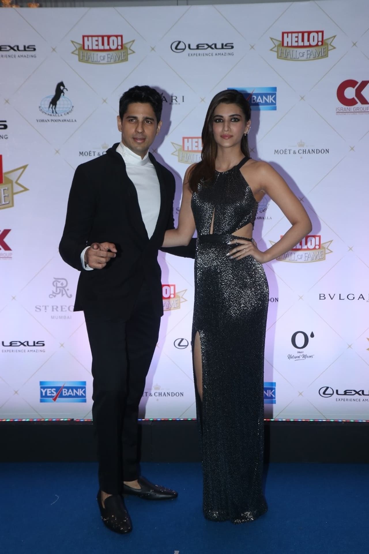 In pics: SRK, Deepika, Ranveer dazzle at HELLO! awards In pics: SRK, Deepika, Ranveer dazzle at HELLO! awards