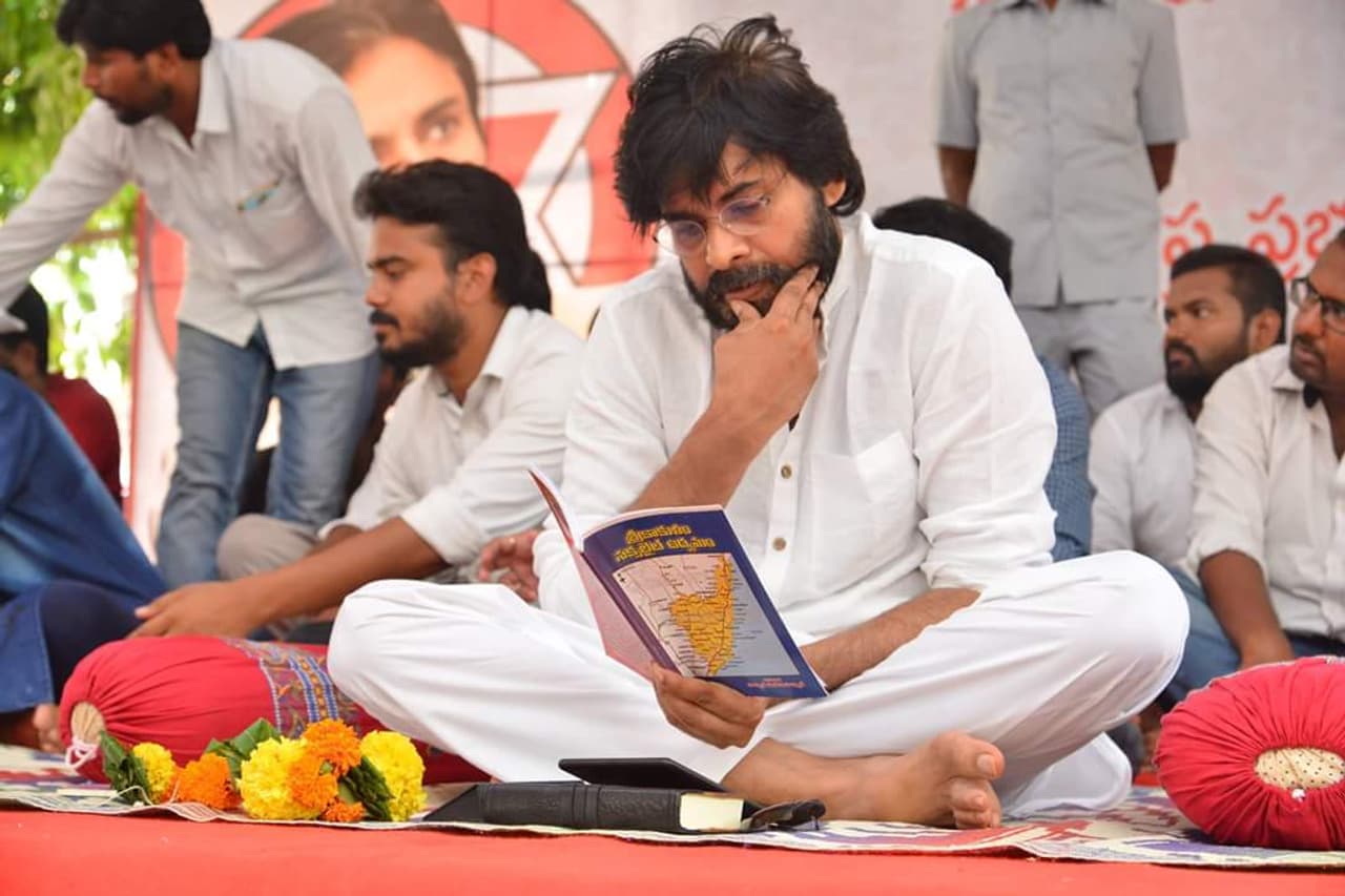 Pawan Kalyan on fast at Srikakulam Pawan Kalyan on fast at Srikakulam