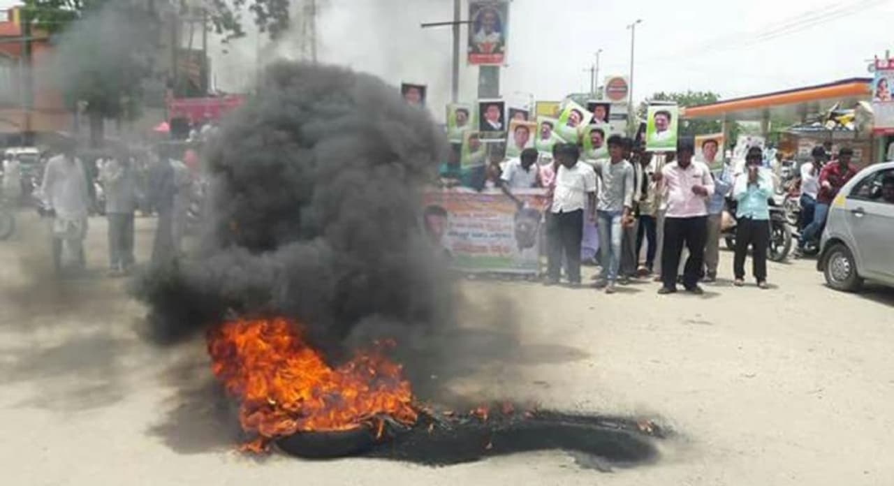 ಸಚಿವ ಸ್ಥಾನಕ್ಕಾಗಿ ಪ್ರತಿಭಟನೆ ಸಚಿವ ಸ್ಥಾನಕ್ಕಾಗಿ ಪ್ರತಿಭಟನೆ