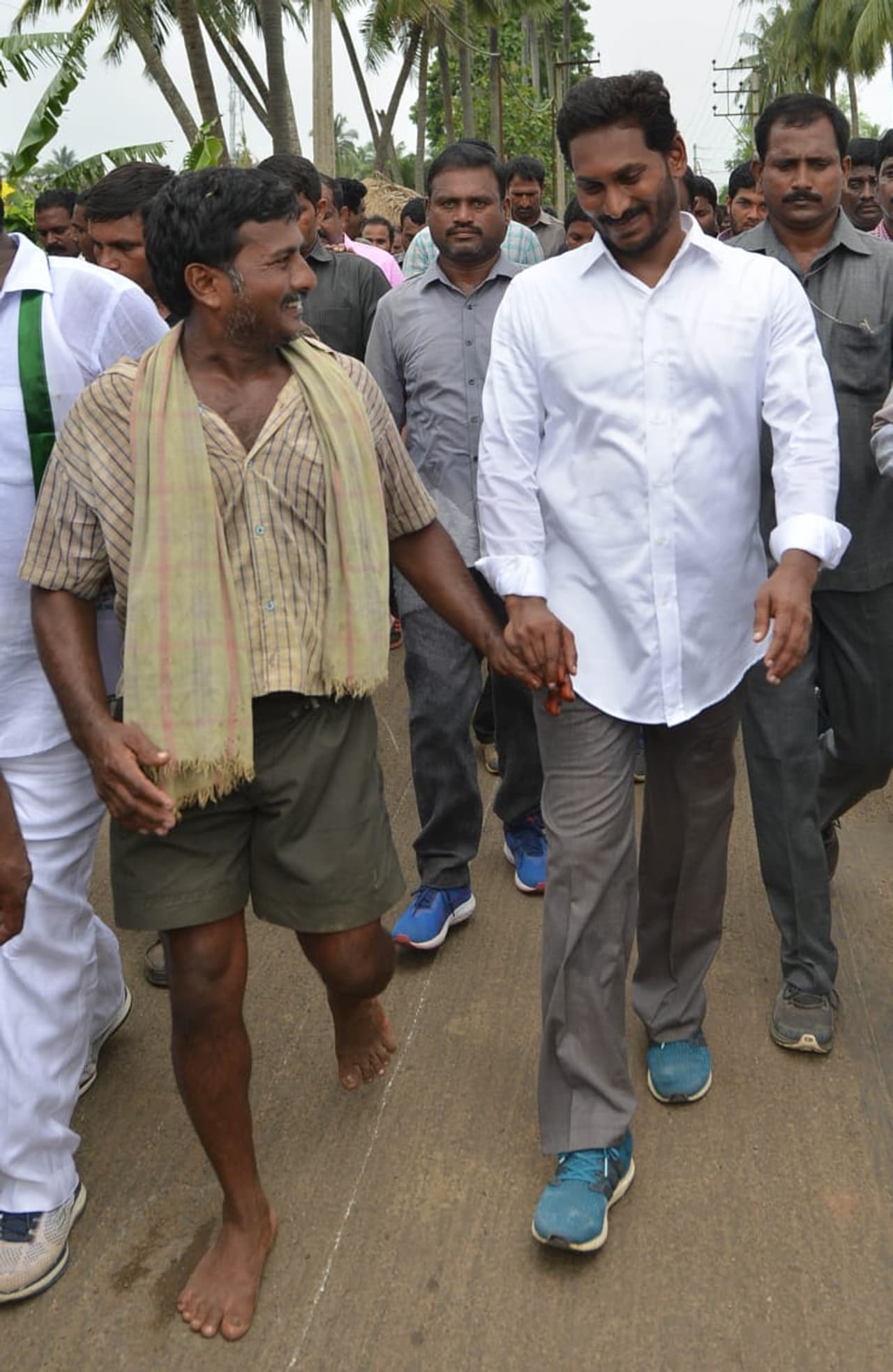 Agriculture labour walking along with Sri YS Jagan Agriculture labour walking along with Sri YS Jagan