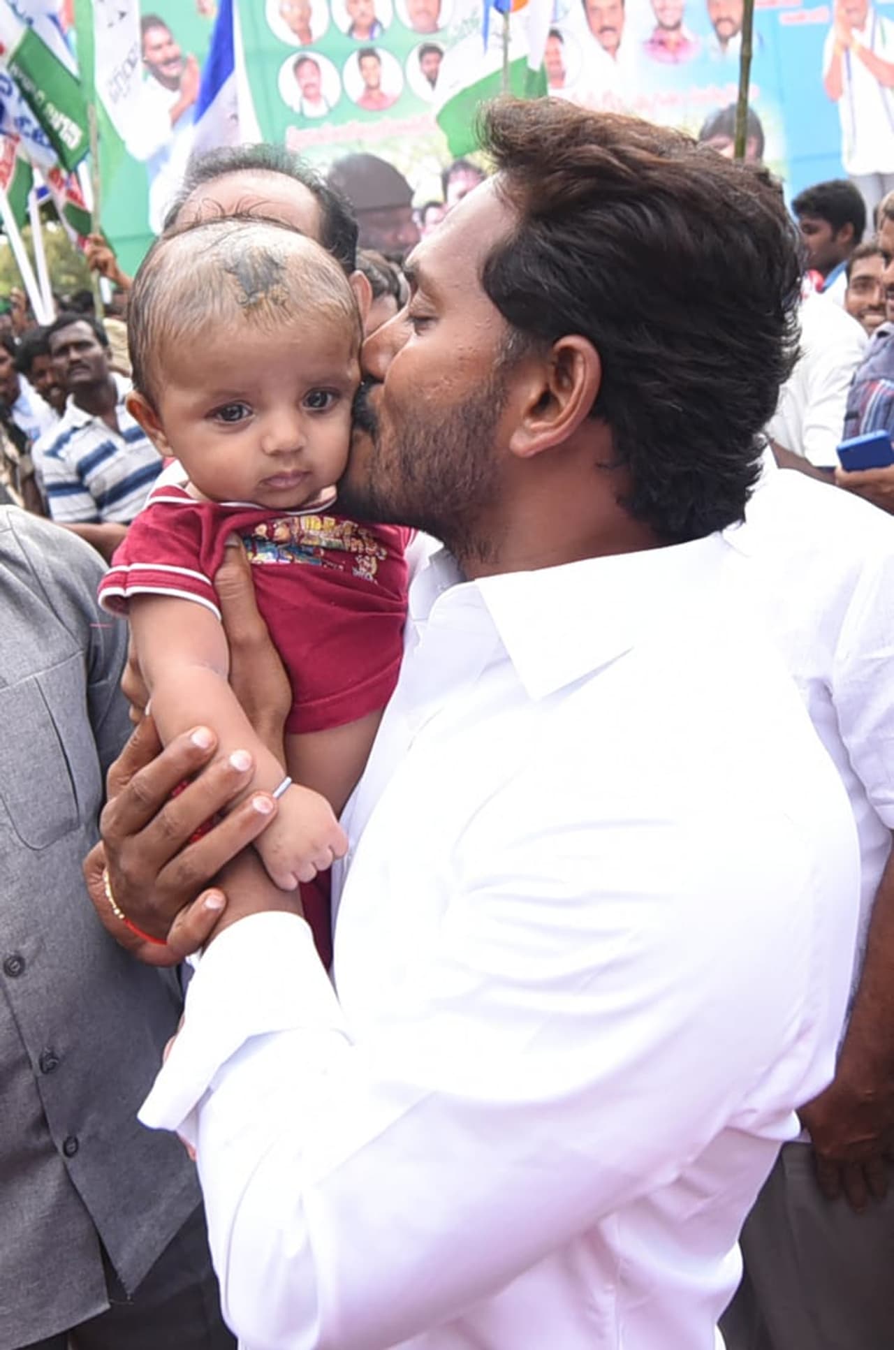 పత్తిపాడు నియోజకవర్గంలో జగన్ యాత్ర పత్తిపాడు నియోజకవర్గంలో జగన్ యాత్ర