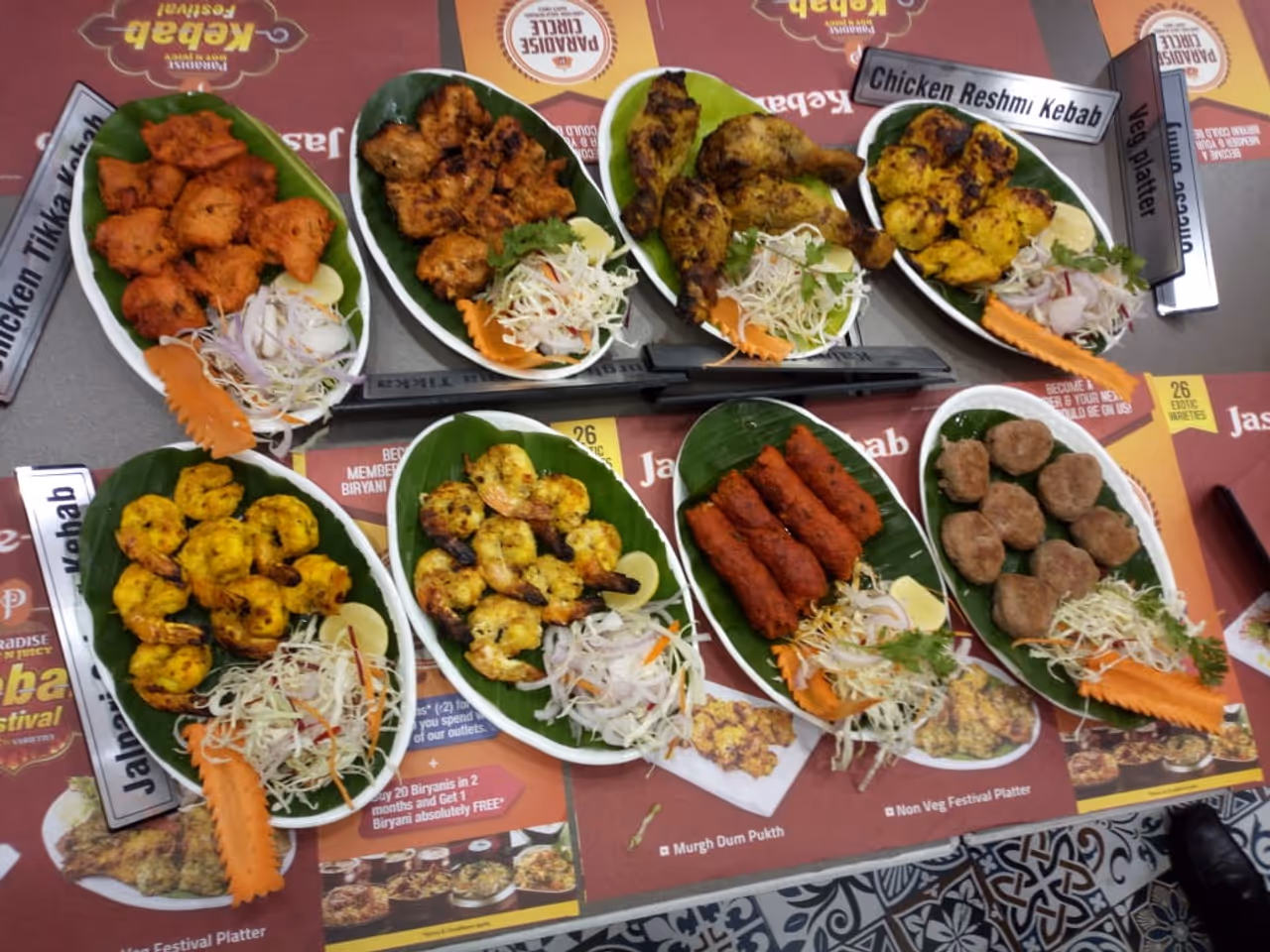 கபாப் கலவை தயாரிப்பு: சிக்கன் கீமாவுடன் வெங்காயம், இஞ்சி பூண்டு விழுது கபாப் கலவை தயாரிப்பு: சிக்கன் கீமாவுடன் வெங்காயம், இஞ்சி பூண்டு விழுது