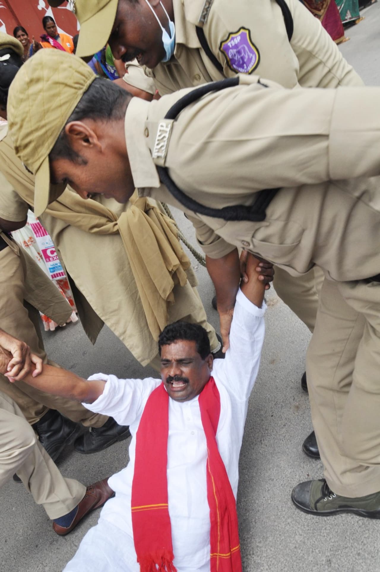 cpi workers protest for doublebedroom houses in hyderabad cpi workers protest for doublebedroom houses in hyderabad