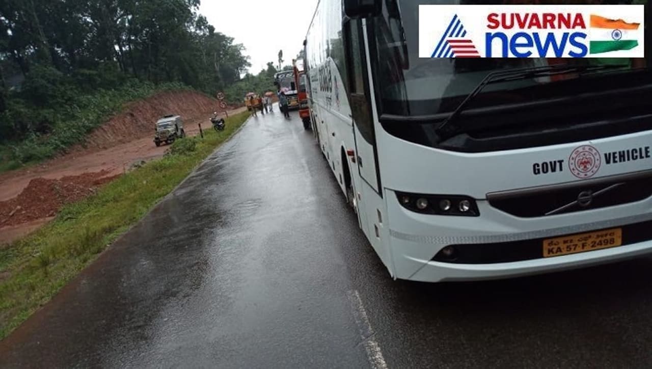 ಶಿರಾಡಿ ಘಾಟಿಯಲ್ಲಿ ಕುಸಿದ ಗುಡ್ಡ, ವಾಹನ ಸಂಚಾರಕ್ಕೆ ಅಡ್ಡಿ. ಶಿರಾಡಿ ಘಾಟಿಯಲ್ಲಿ ಕುಸಿದ ಗುಡ್ಡ, ವಾಹನ ಸಂಚಾರಕ್ಕೆ ಅಡ್ಡಿ.