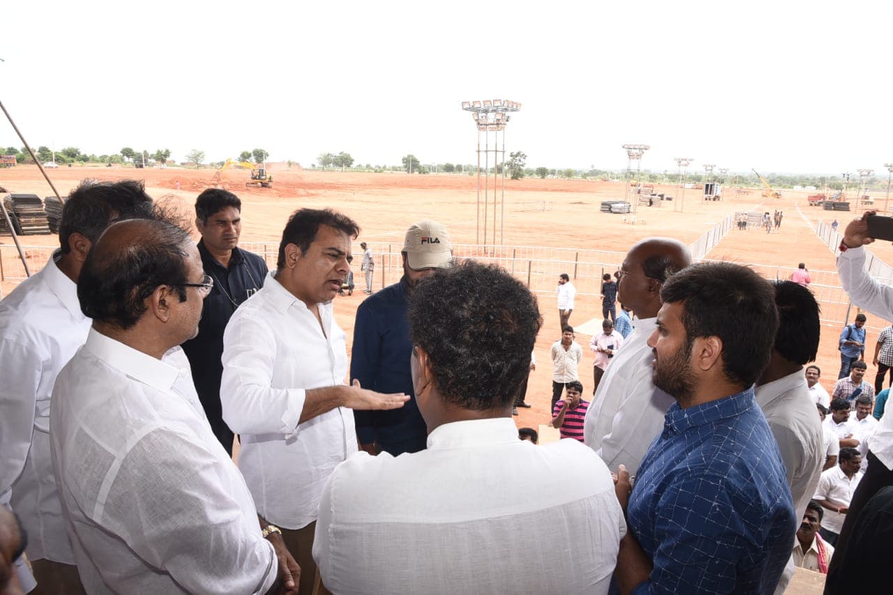 ప్రగతి నివేదన సభ వేదిక ఏర్పాట్లను పరిశీలిస్తున్న కేటీఆర్