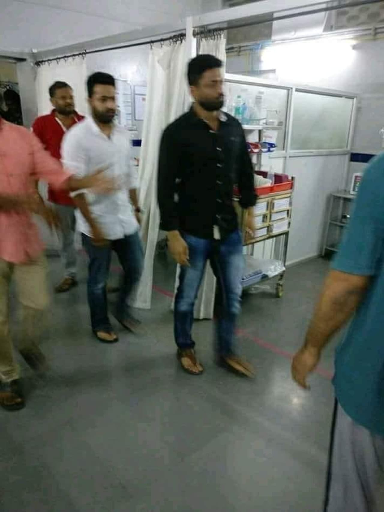 కామినేని ఆస్పత్రికి చంద్రబాబు: ఇతర దృశ్యాలు కామినేని ఆస్పత్రికి చంద్రబాబు: ఇతర దృశ్యాలు