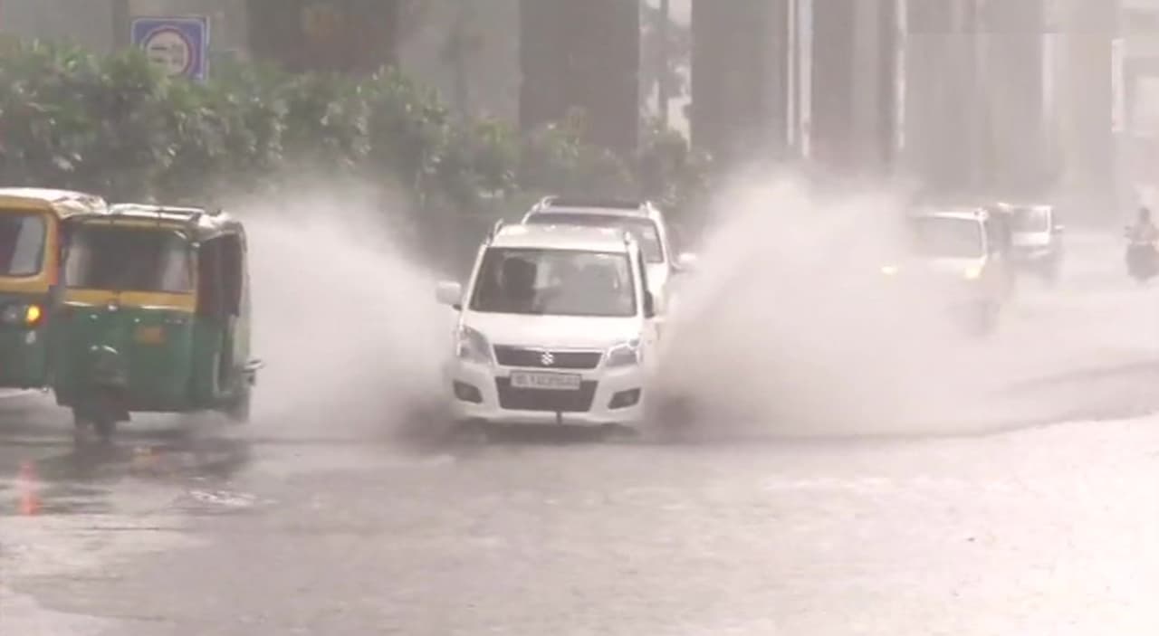 ఢిల్లీలో భారీ వర్షాలు ఢిల్లీలో భారీ వర్షాలు