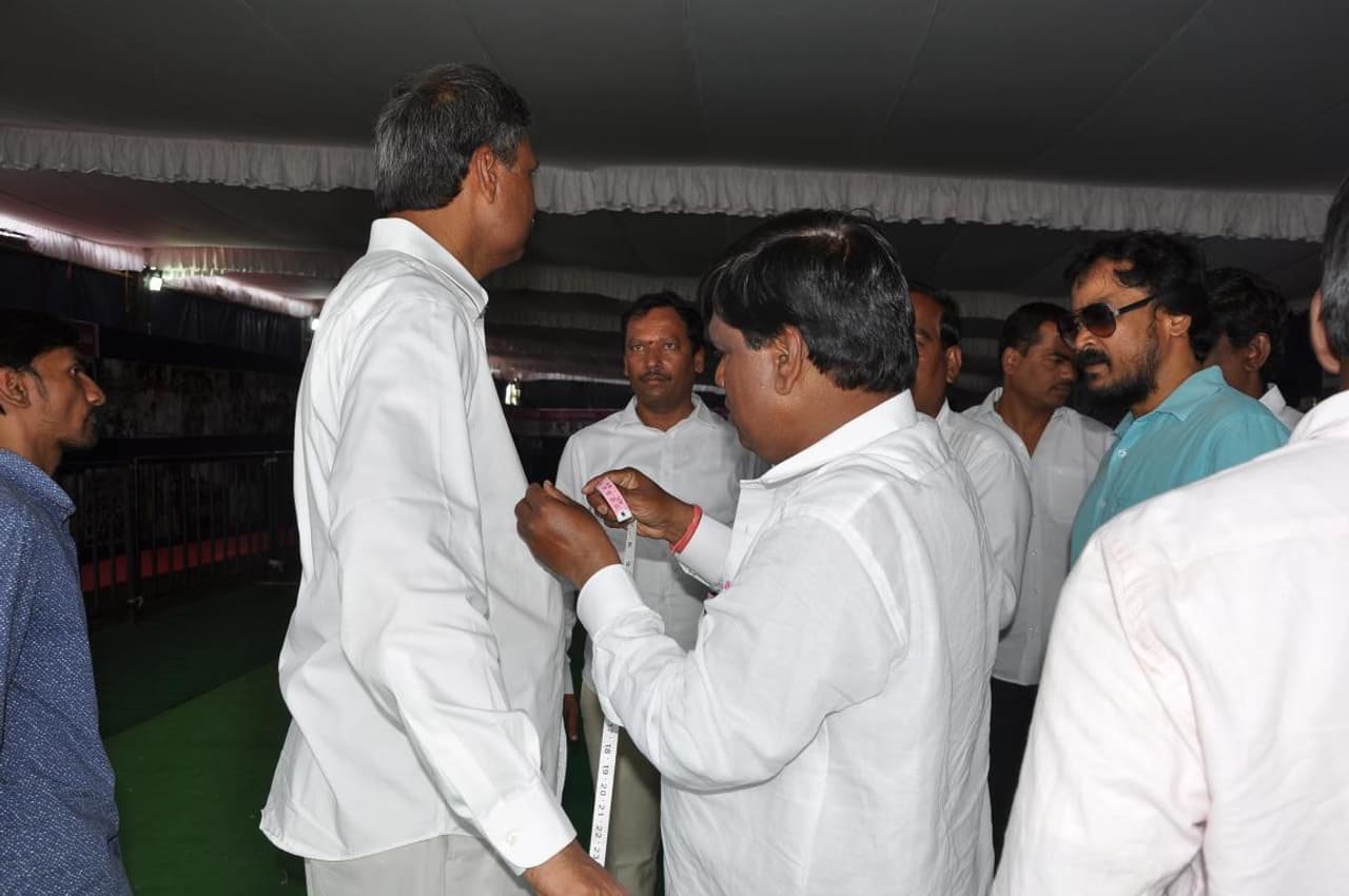 ప్రగతి నివేదన సభ : మెడికల్ క్యాంప్ ని ప్రారంభించిన కేటీఆర్ ప్రగతి నివేదన సభ : మెడికల్ క్యాంప్ ని ప్రారంభించిన కేటీఆర్