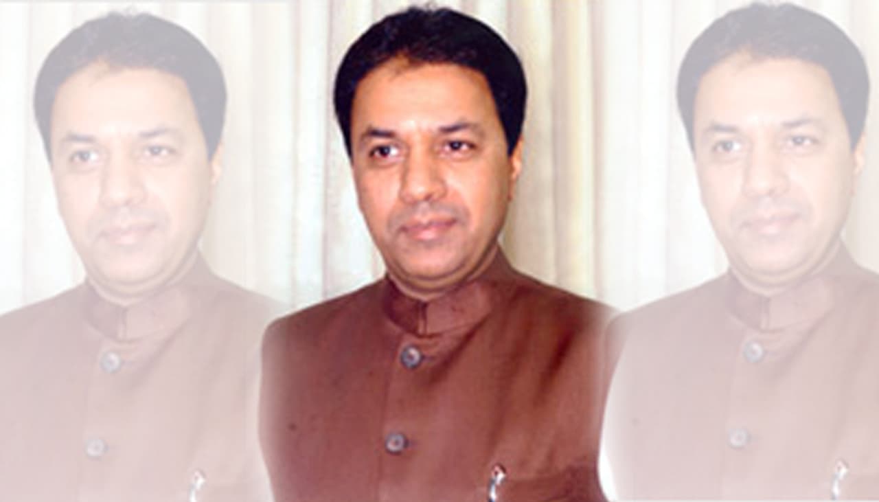 నిజామాబాద్ జిల్లాలో సురేష్ రెడ్డి కాంగ్రెస్ ను వీడి టీఆర్ఎస్ లో చేరడం ఆ సమయంలో కాంగ్రెస్ పార్టీకి తీరని షాక్. అయితే ఆ సమయంలో కీలకమైన పదవిని కట్టబెడతామని టీఆర్ఎస్ నాయకత్వం సురేష్ రెడ్డికి హామీ ఇచ్చిందని సమాచారం. నిజామాబాద్ జిల్లాలో సురేష్ రెడ్డి కాంగ్రెస్ ను వీడి టీఆర్ఎస్ లో చేరడం ఆ సమయంలో కాంగ్రెస్ పార్టీకి తీరని షాక్. అయితే ఆ సమయంలో కీలకమైన పదవిని కట్టబెడతామని టీఆర్ఎస్ నాయకత్వం సురేష్ రెడ్డికి హామీ ఇచ్చిందని సమాచారం.