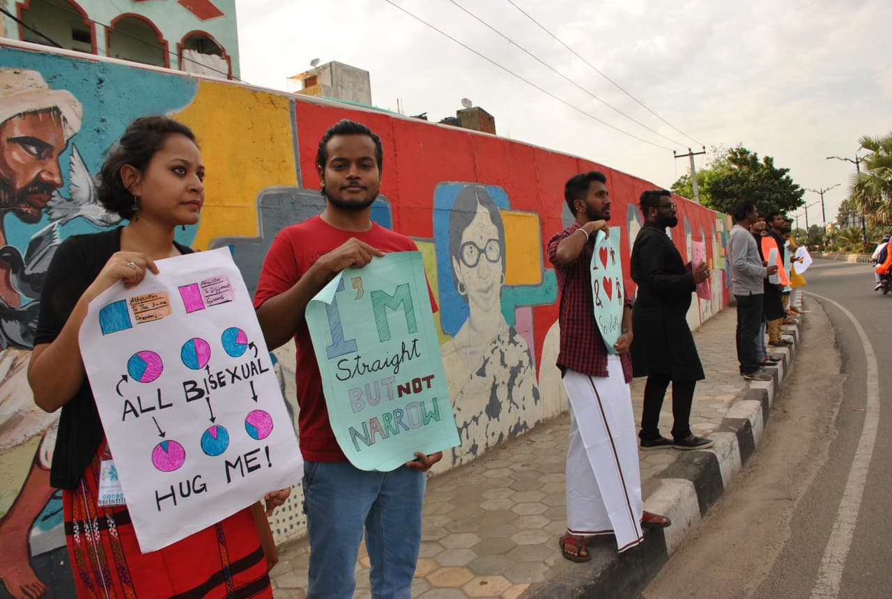 హైదరాబాద్ నెక్లెస్ రోడ్డులో ఎల్జీబీటిల ర్యాలీ (ఫొటోలు) హైదరాబాద్ నెక్లెస్ రోడ్డులో ఎల్జీబీటిల ర్యాలీ (ఫొటోలు)