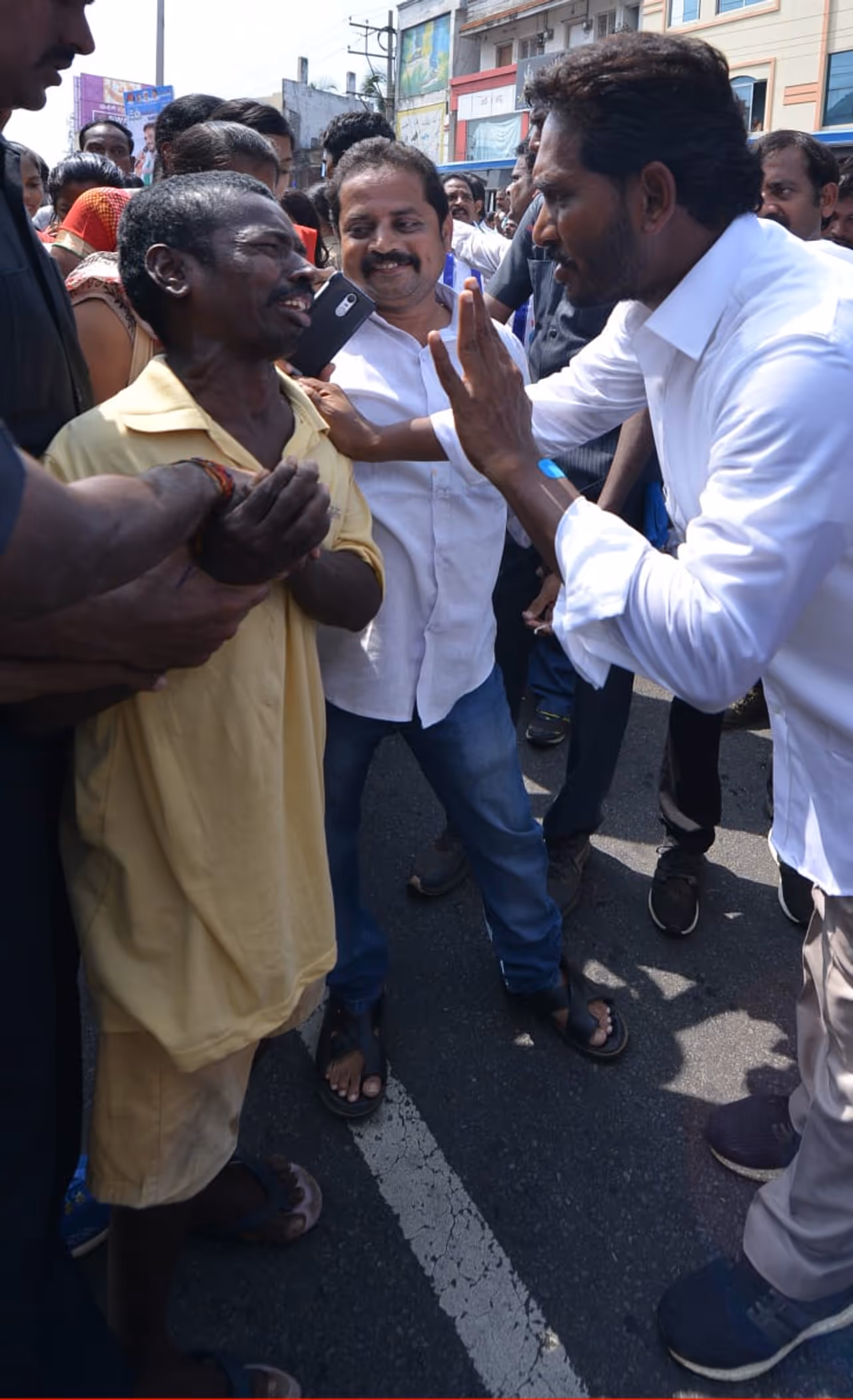 విశాఖలో కోనసాగుతున్న ప్రజా సంకల్పయాత్ర (ఫోటోలు)