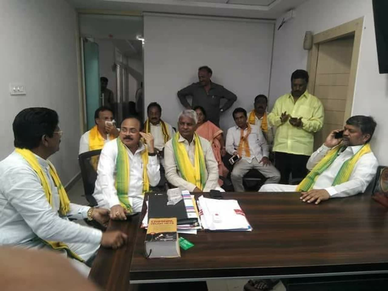 బంద్: హైద్రాబాద్ లో టీటీడీపీ అధ్యక్షుడు ఎల్. రమణ అరెస్ట్ (ఫోటోలు) బంద్: హైద్రాబాద్ లో టీటీడీపీ అధ్యక్షుడు ఎల్. రమణ అరెస్ట్ (ఫోటోలు)