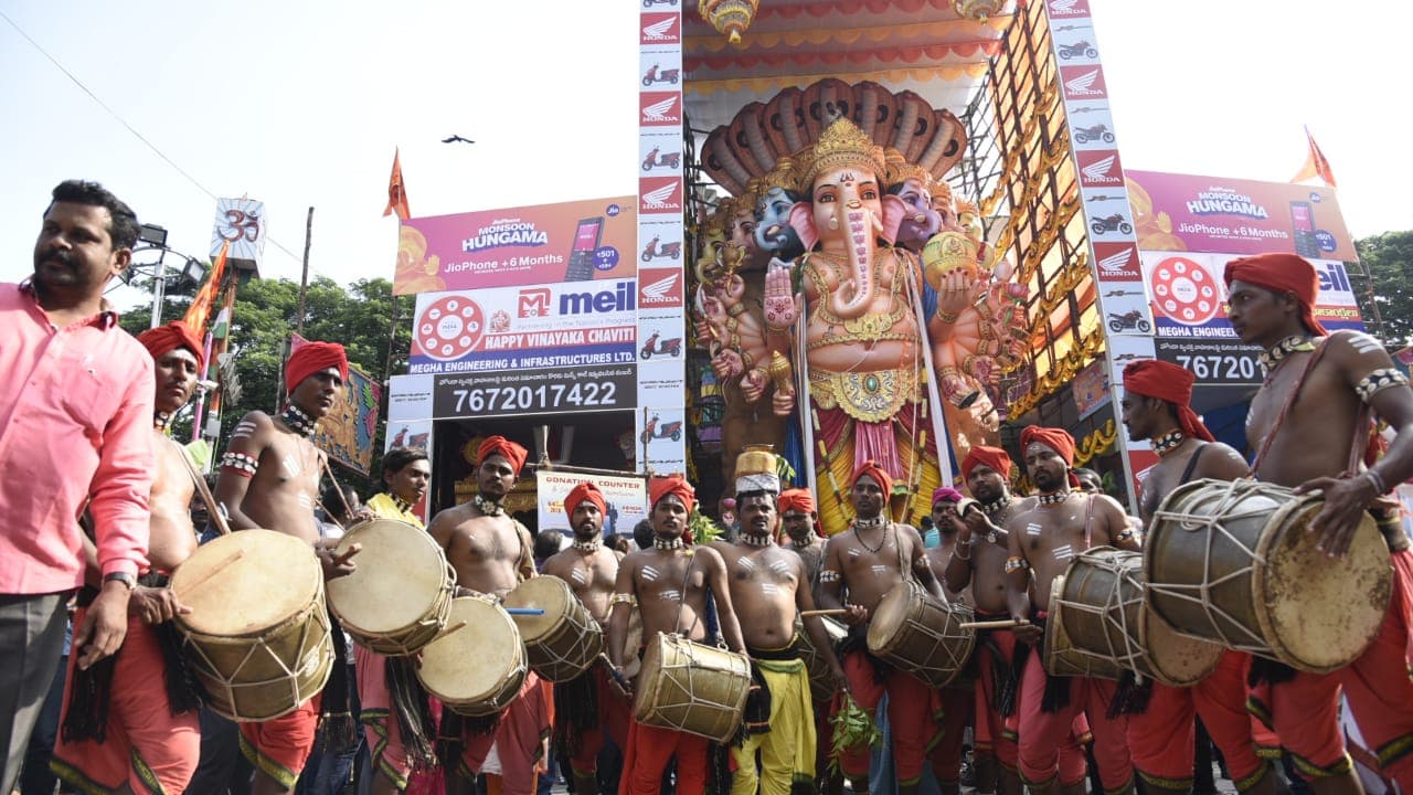 Devotees Rush at Khairatabad Ganesh Devotees Rush at Khairatabad Ganesh