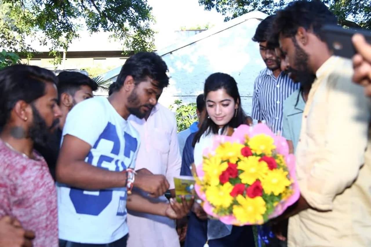 ಅಭಿಮಾನಿಗಳೊಂದಿಗೆ ರಶ್ಮಿಕಾ ಮಂದಣ್ಣ