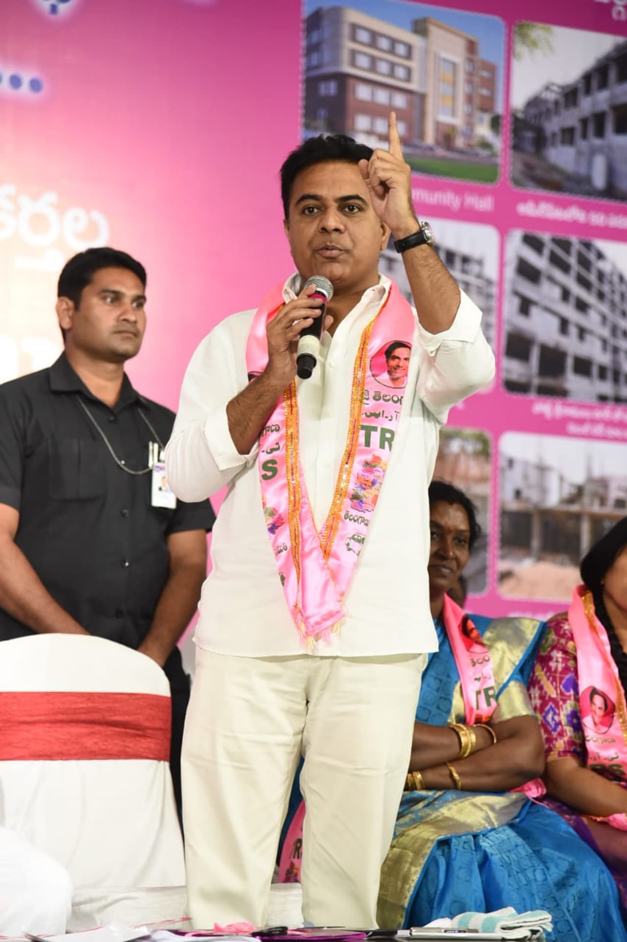 సనత్నగర్ టీఆర్ఎస్ పార్టీ కార్యకర్తల సమావేశంలో పాల్గొన్న కేటీఆర్ (ఫోటోలు) సనత్నగర్ టీఆర్ఎస్ పార్టీ కార్యకర్తల సమావేశంలో పాల్గొన్న కేటీఆర్ (ఫోటోలు)