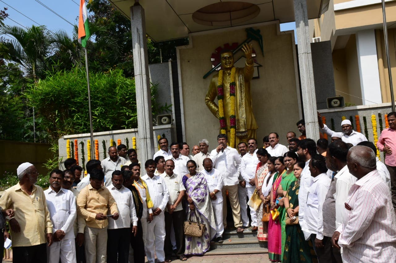 ఎన్టీఆర్ ట్రస్ట్ భవన్లో తెలంగాణ విమోచన దినోత్సవ వేడుకలు (ఫోటోలు) ఎన్టీఆర్ ట్రస్ట్ భవన్లో తెలంగాణ విమోచన దినోత్సవ వేడుకలు (ఫోటోలు)