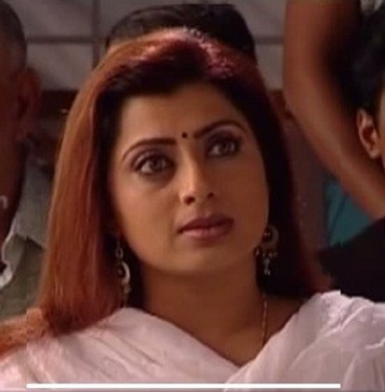 ప్రముఖ నటి ప్రియా రామన్ బీజేపీలోకి రప్పించేందుకు కాషాయ నేతలు ప్రయత్నాలను ప్రారంభించారు. తిరుపతి వేదికగా రాజకీయ రంగ ప్రవేశం గురించి ప్రియారామన్ ప్రకటించే అవకాశం ఉందని చెబుతున్నారు. ప్రముఖ నటి ప్రియా రామన్ బీజేపీలోకి రప్పించేందుకు కాషాయ నేతలు ప్రయత్నాలను ప్రారంభించారు. తిరుపతి వేదికగా రాజకీయ రంగ ప్రవేశం గురించి ప్రియారామన్ ప్రకటించే అవకాశం ఉందని చెబుతున్నారు.