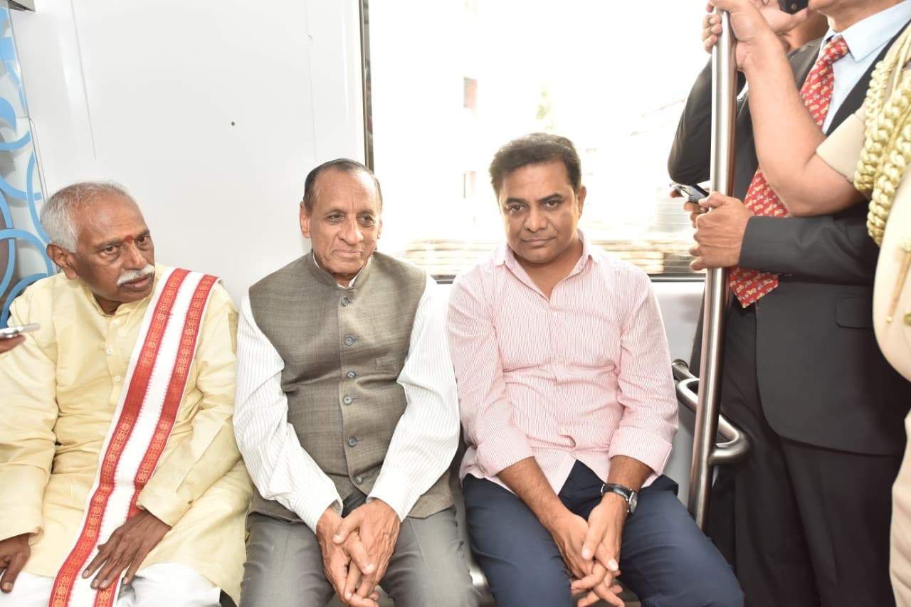 ఎల్బీనగర్ టూ అమీర్ పేట మెట్రోలో ఇలా... (ఫొటోలు)