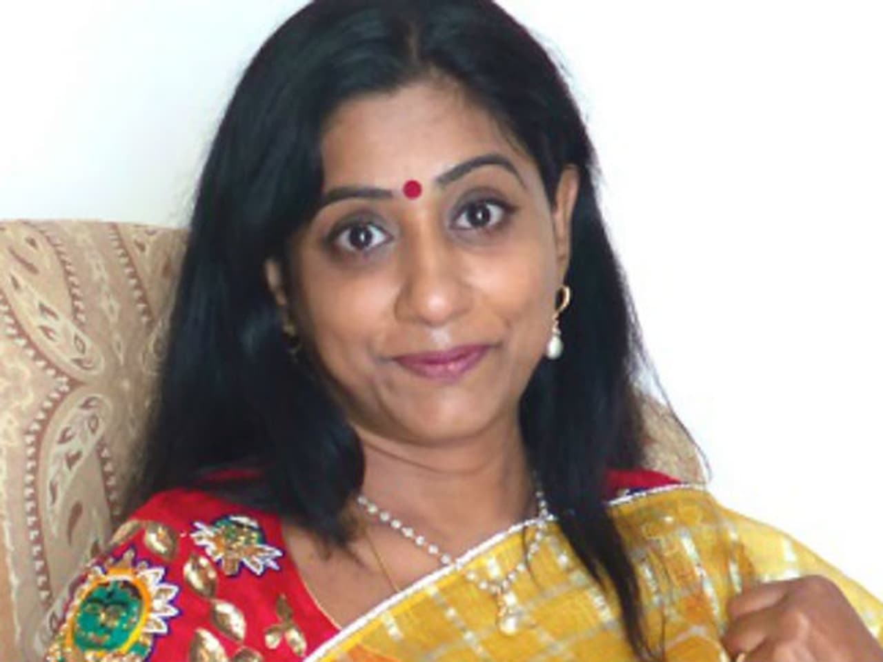 ఆ జిల్లా రాజకీయ వ్యవహారాలను పెద్దిరెడ్డి రామచంద్రారెడ్డి చూసుకుంటున్నారు. చిత్తూరు జిల్లాలో వైసీపీని అన్నీ తానై నడిపిస్తున్న పెద్దిరెడ్డి రామచంద్రారెడ్డిపై సమరానికి సై అంటోంది మంత్రి అమర్ నాథ్ రెడ్డిగారి మరదలు. ఆ జిల్లా రాజకీయ వ్యవహారాలను పెద్దిరెడ్డి రామచంద్రారెడ్డి చూసుకుంటున్నారు. చిత్తూరు జిల్లాలో వైసీపీని అన్నీ తానై నడిపిస్తున్న పెద్దిరెడ్డి రామచంద్రారెడ్డిపై సమరానికి సై అంటోంది మంత్రి అమర్ నాథ్ రెడ్డిగారి మరదలు.