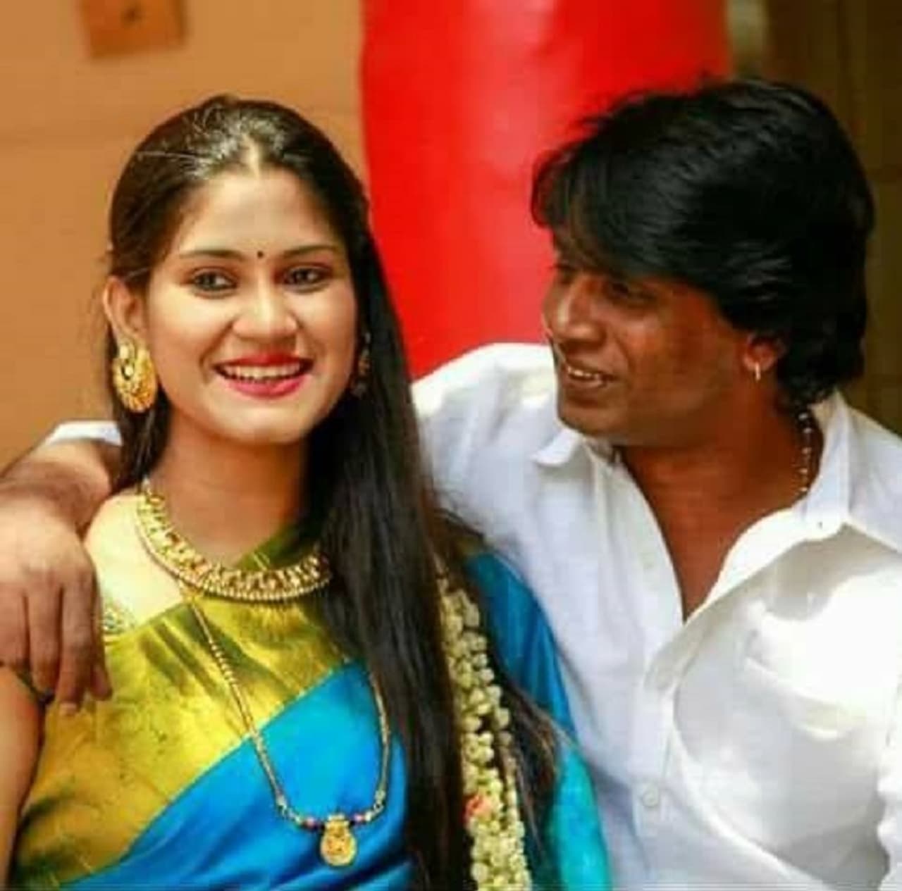 ಸದ್ಯ ಸುದ್ದಿಯಲ್ಲಿದ್ದಾರೆ ದುನಿಯಾ ವಿಜಯ್ 2 ನೇ ಹೆಂಡತಿ ಎನ್ನಲಾಗುತ್ತಿರುವ ಎಂದು ಕೀರ್ತಿ ಗೌಡ ಸದ್ಯ ಸುದ್ದಿಯಲ್ಲಿದ್ದಾರೆ ದುನಿಯಾ ವಿಜಯ್ 2 ನೇ ಹೆಂಡತಿ ಎನ್ನಲಾಗುತ್ತಿರುವ ಎಂದು ಕೀರ್ತಿ ಗೌಡ