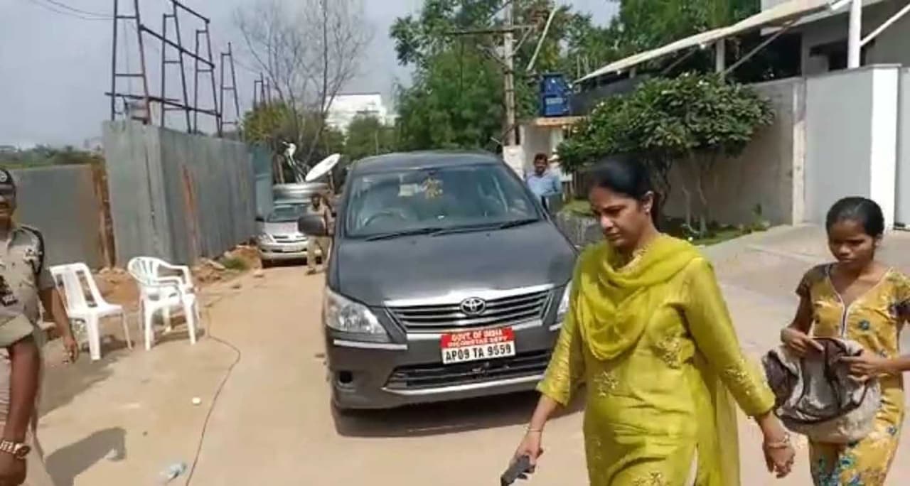 ఐటి సోదాలు: రేవంత్ ఇంటి వద్ద పరిస్థితి ఐటి సోదాలు: రేవంత్ ఇంటి వద్ద పరిస్థితి