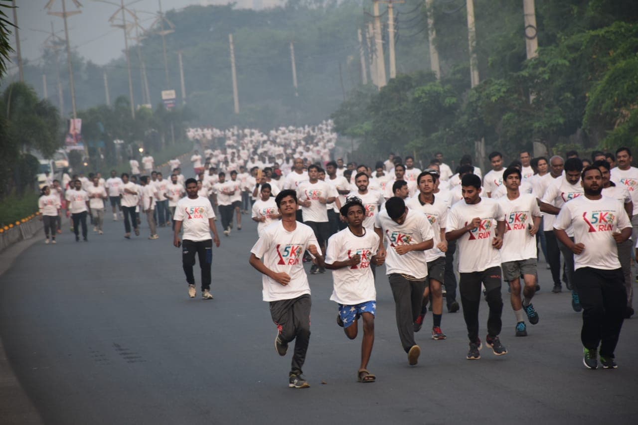 ‘‘సేవ్ ది యంగ్ హార్ట్స్’’ 5కే రన్లో పాల్గొన్న 2000 మంది (ఫోటోలు) ‘‘సేవ్ ది యంగ్ హార్ట్స్’’ 5కే రన్లో పాల్గొన్న 2000 మంది (ఫోటోలు)