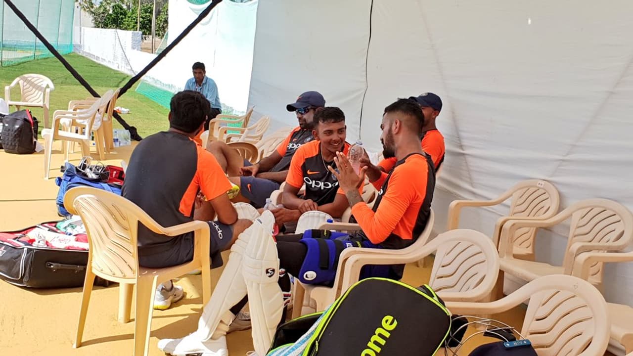 ಯುವ ಬ್ಯಾಟ್ಸ್ಮನ್ ಪೃಥ್ವಿ ಶಾಗೆ ಕನ್ನಡಿಗ ಕೆಎಲ್ ರಾಹುಲ್ನಿಂದ ಬ್ಯಾಟಿಂಗ್ ಟಿಪ್ಸ್ ಯುವ ಬ್ಯಾಟ್ಸ್ಮನ್ ಪೃಥ್ವಿ ಶಾಗೆ ಕನ್ನಡಿಗ ಕೆಎಲ್ ರಾಹುಲ್ನಿಂದ ಬ್ಯಾಟಿಂಗ್ ಟಿಪ್ಸ್