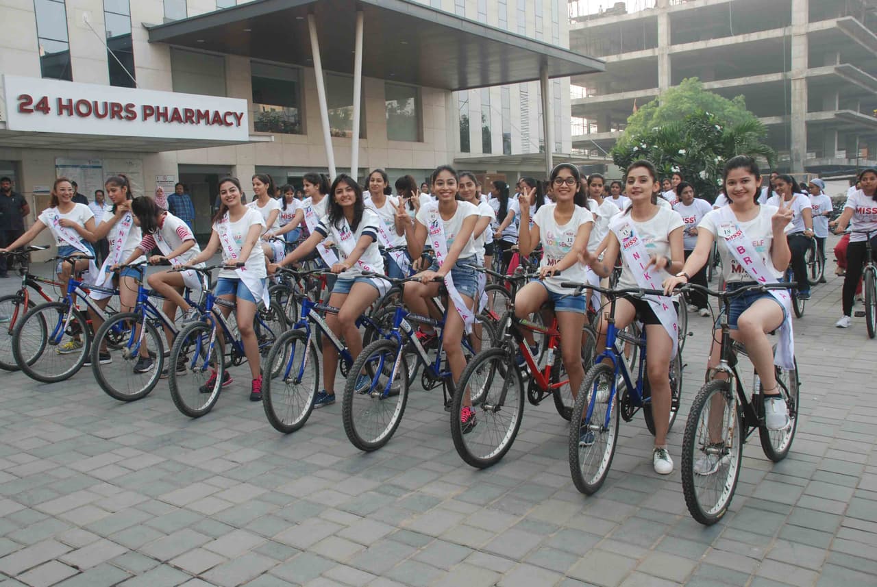 కర్బన ఉద్గారాల వినియోగం తగ్గించాలంటూ కొండాపూర్లో 3కే ‘‘గ్రీన్ రైడ్’’ సైకిల్ రైడ్ (ఫోటోలు) కర్బన ఉద్గారాల వినియోగం తగ్గించాలంటూ కొండాపూర్లో 3కే ‘‘గ్రీన్ రైడ్’’ సైకిల్ రైడ్ (ఫోటోలు)