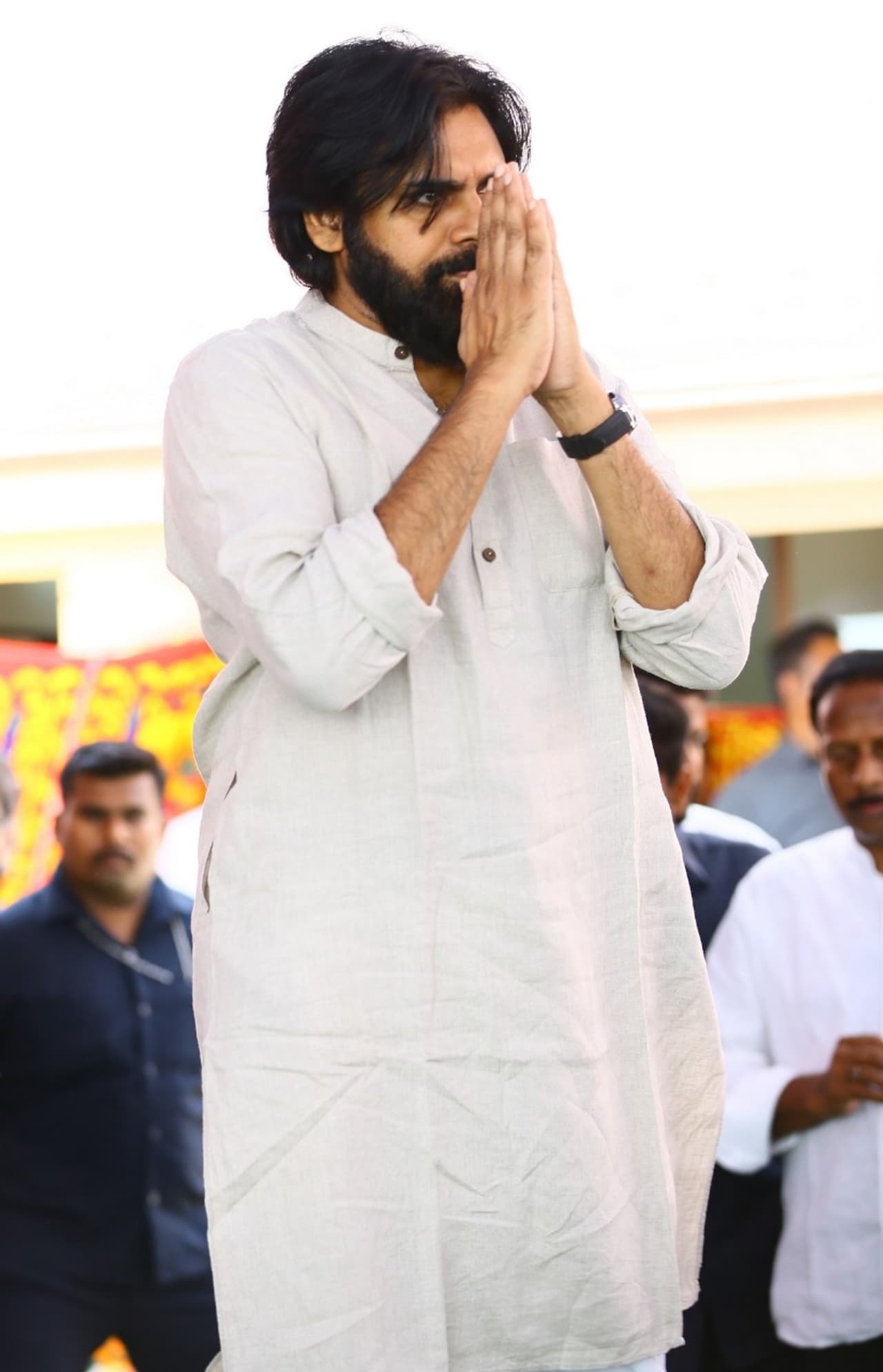 జనసేనలోకి కొత్త నేతలను ఆహ్వానిస్తున్న పవన్ కల్యాణ్ (ఫోటోలు) జనసేనలోకి కొత్త నేతలను ఆహ్వానిస్తున్న పవన్ కల్యాణ్ (ఫోటోలు)