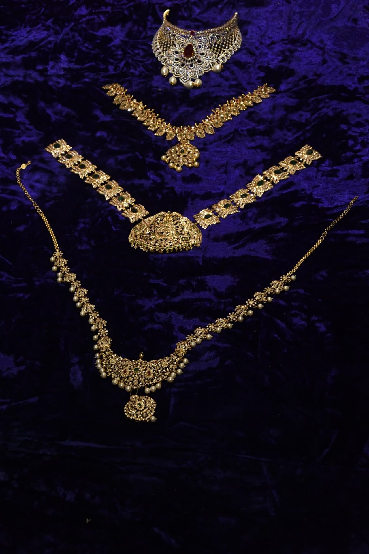 దసరాకు అమ్మవారికి అలంకరించే నగలు ఇవే (ఫొటోలు) దసరాకు అమ్మవారికి అలంకరించే నగలు ఇవే (ఫొటోలు)